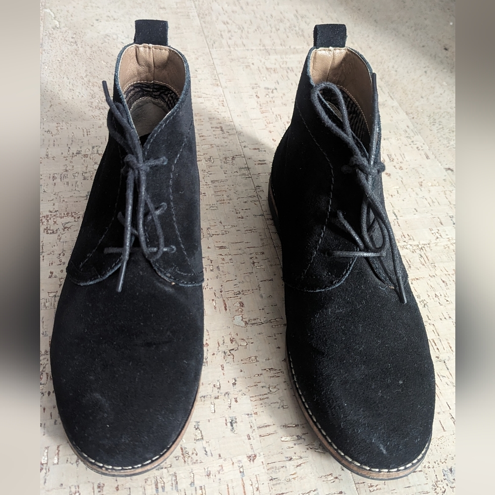 White mountain black suede boots Size 9.5